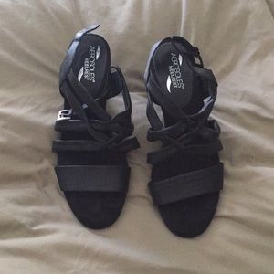 Never worn . Size 9.5 Aerosoles shoes
